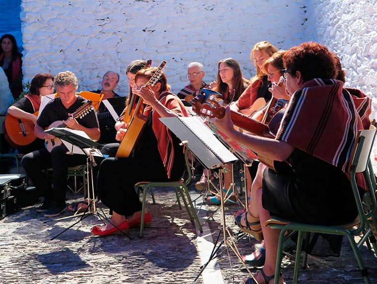 AGRUPACIÓN MUSICAL BELE Y OMÍN