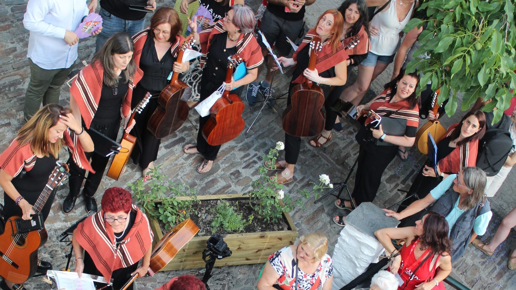 AGRUPACIÓN MUSICAL BELE Y OMÍN